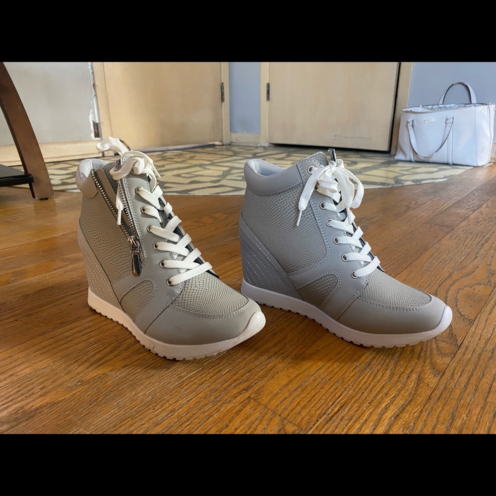 Never Worn - Picture 2 of 2